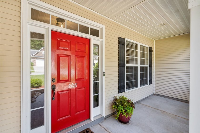 Welcome to Lexington Pointe, where everyday living feels like a - photo 3