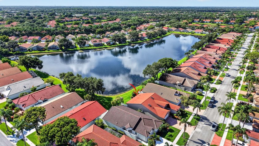 Watch the sunrise from this 3 bedroom-2 bath home on a LAKEFRONT - photo 45