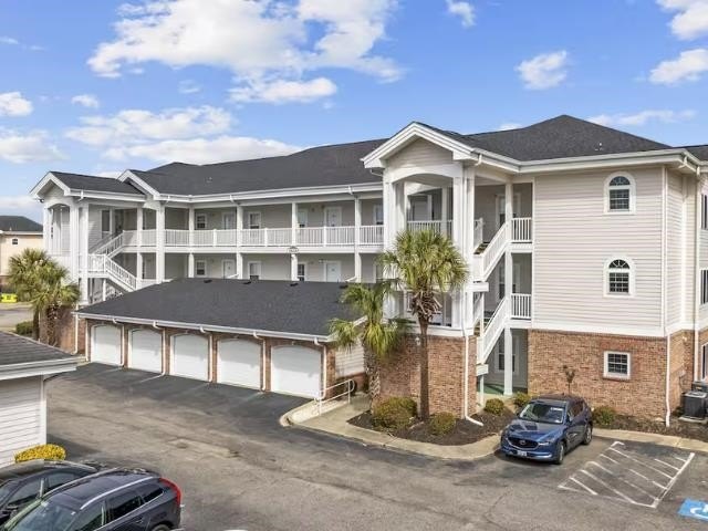 1 CAR GARAGE INCLUDED, PERFECTLY LOCATED, METICULOUSLY MAINT - photo 2