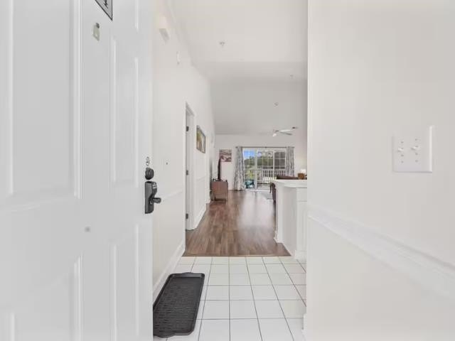 1 CAR GARAGE INCLUDED, PERFECTLY LOCATED, METICULOUSLY MAINT - photo 3