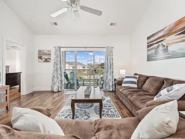 1 CAR GARAGE INCLUDED, PERFECTLY LOCATED, METICULOUSLY MAINT - photo 6