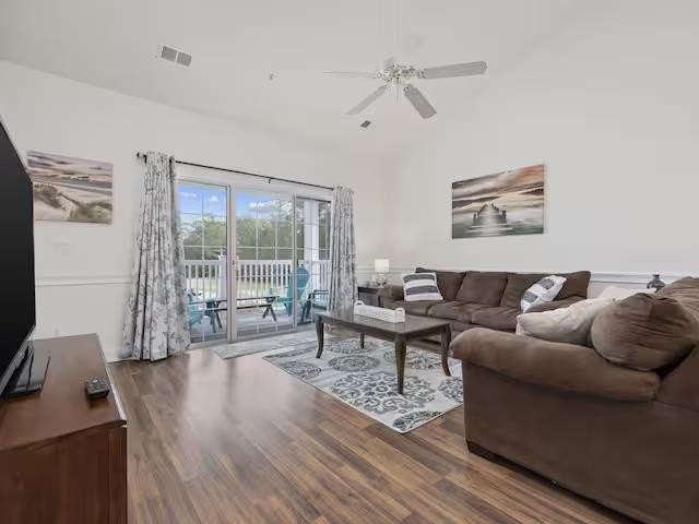 1 CAR GARAGE INCLUDED, PERFECTLY LOCATED, METICULOUSLY MAINT - photo 7