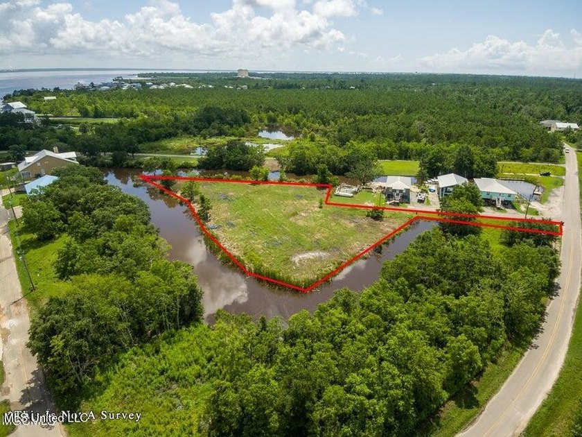 Discover the ultimate waterfront property that offers an - photo 5