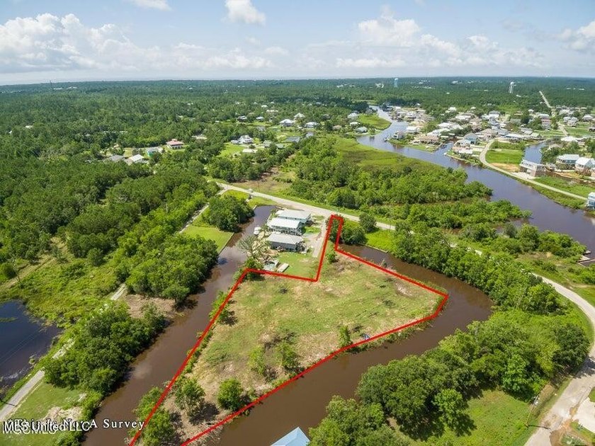 Discover the ultimate waterfront property that offers an - photo 7