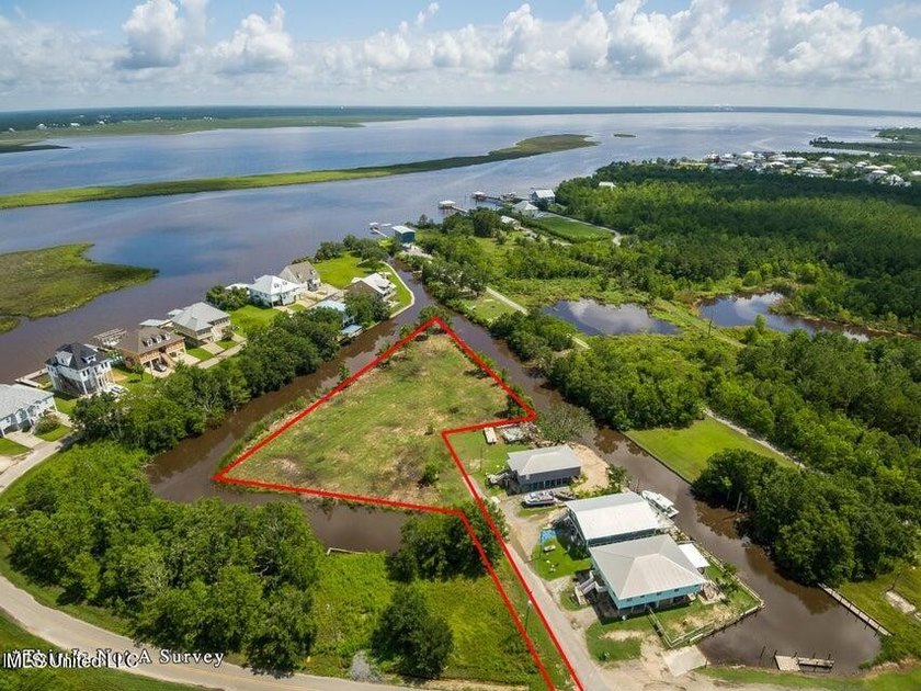 Discover the ultimate waterfront property that offers an - photo 9