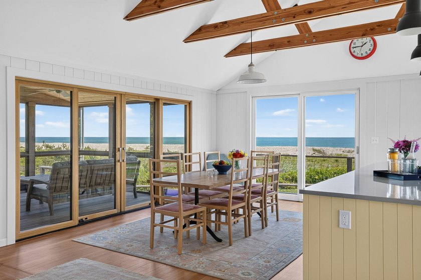 An iconic retreat in Chilmark, this totally renovated beach - photo 8
