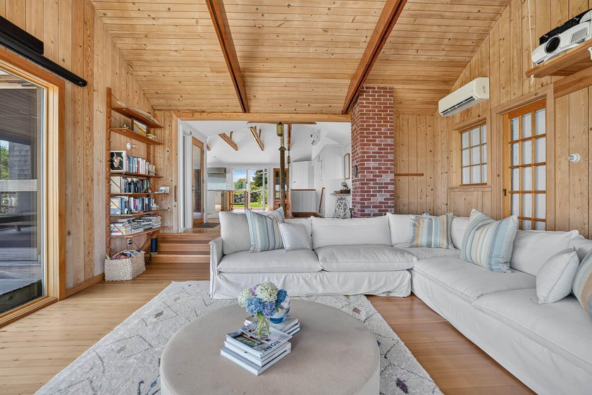 An iconic retreat in Chilmark, this totally renovated beach - photo 9