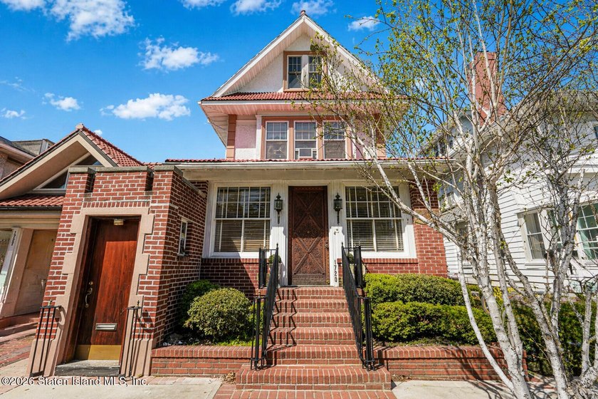 Come and see this magnificent one family detached home in the - photo 3