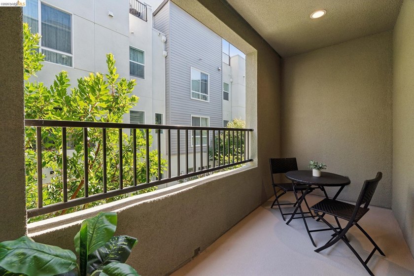 Modern Living in Marina Bay in this stylish and spacious - photo 19
