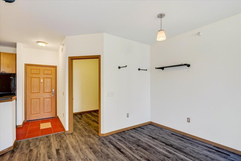 Motivated Seller. 1 Bedroom + Den. Enjoy easy, low-maintenance - photo 21