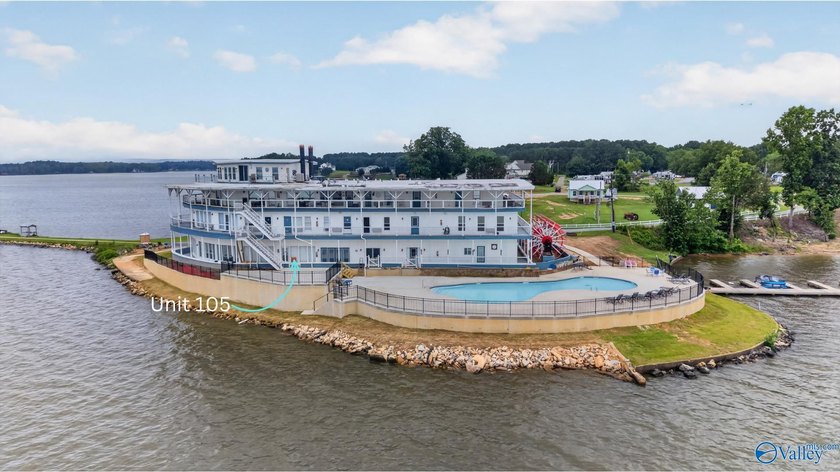 Enjoy lakeside living in this beautifully updated 1BR/1BA condo - photo 2