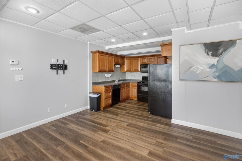 Enjoy lakeside living in this beautifully updated 1BR/1BA condo - photo 3