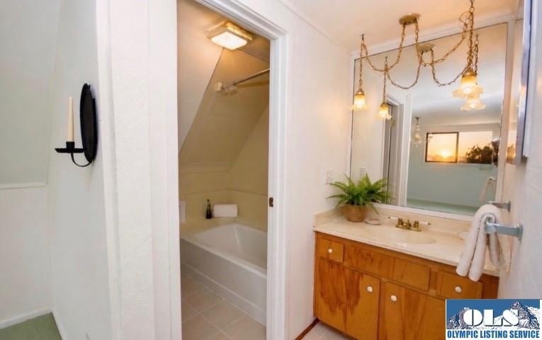 Step into a piece of local history with this remarkable property - photo 33