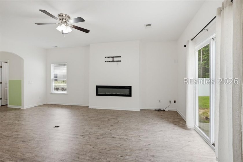 Beautifully maintained home with 3BR 2.5 BA with a great - photo 7