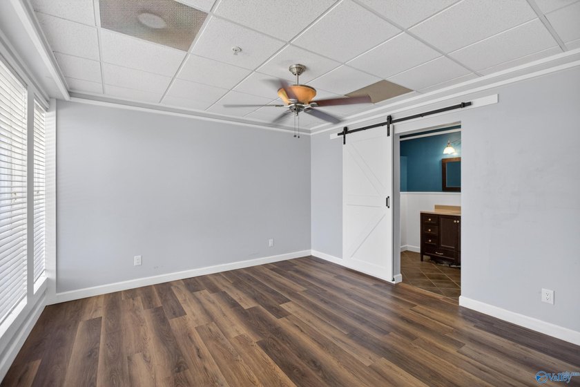 Enjoy lakeside living in this beautifully updated 1BR/1BA condo - photo 7