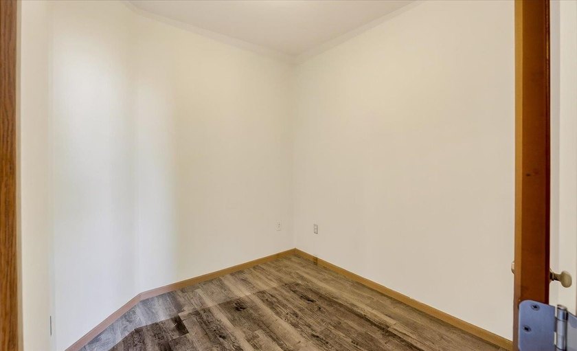 Motivated Seller. 1 Bedroom + Den. Enjoy easy, low-maintenance - photo 40