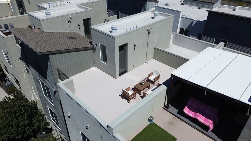 Modern Living in Marina Bay in this stylish and spacious - photo 41