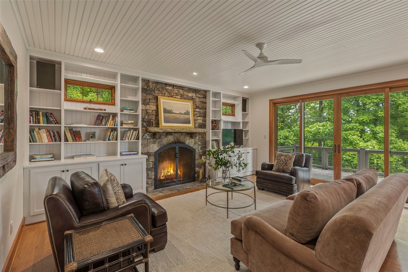 Located in the heart of Cashiers and set on 3.63 private - photo 3