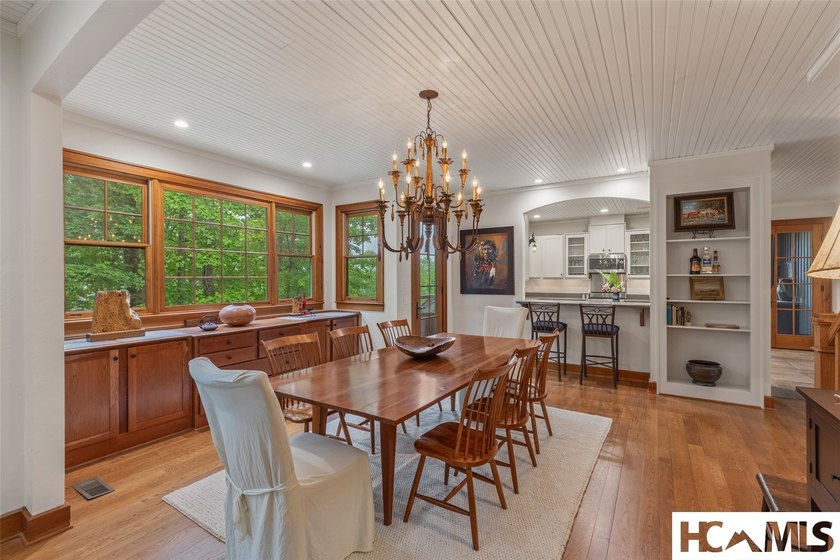 Located in the heart of Cashiers and set on 3.63 private - photo 9