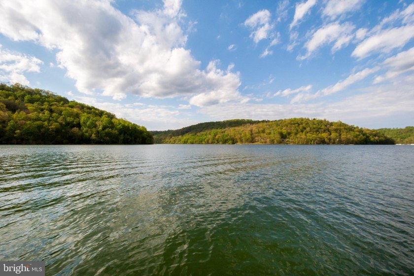 Beautiful stone lakefront home! This property has 2 parcels with - photo 11