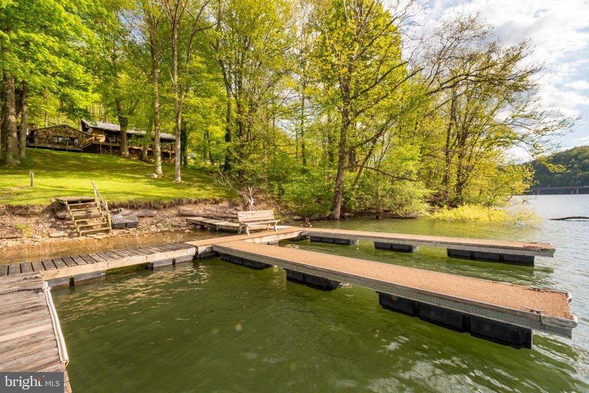 Beautiful stone lakefront home! This property has 2 parcels with - photo 14