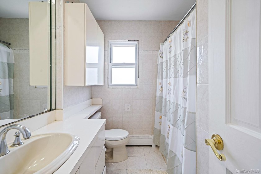 Welcome to your bright and inviting 3-bedroom, 2-bath ranch - photo 15