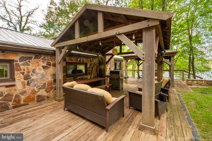 Beautiful stone lakefront home! This property has 2 parcels with - photo 16