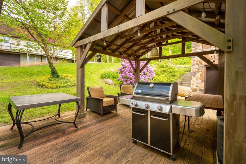 Beautiful stone lakefront home! This property has 2 parcels with - photo 17
