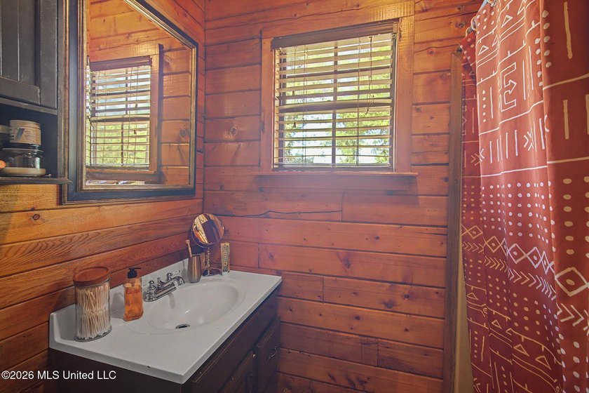 Tucked away among the rolling hills of South Mississippi, this - photo 22