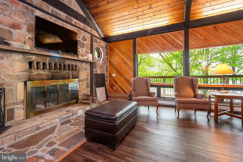 Beautiful stone lakefront home! This property has 2 parcels with - photo 22