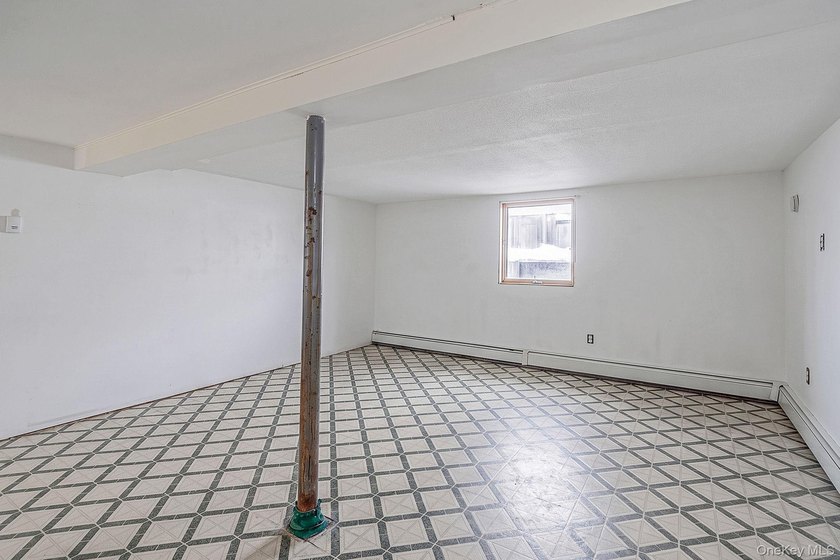 Welcome to your bright and inviting 3-bedroom, 2-bath ranch - photo 23