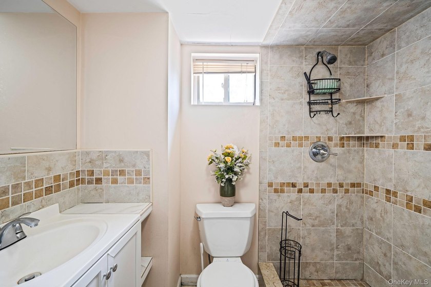 Welcome to your bright and inviting 3-bedroom, 2-bath ranch - photo 26