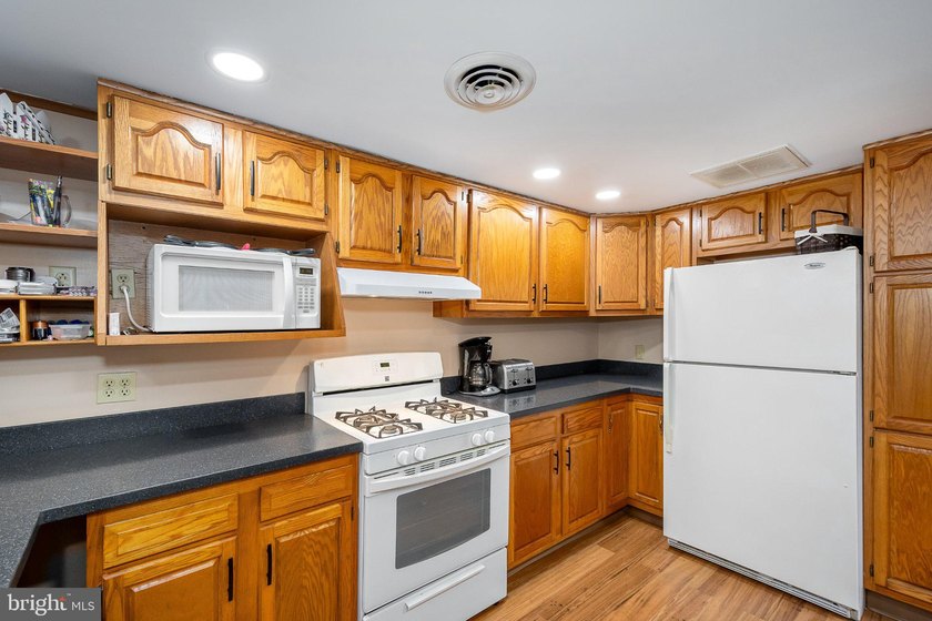 Beautiful stone lakefront home! This property has 2 parcels with - photo 26