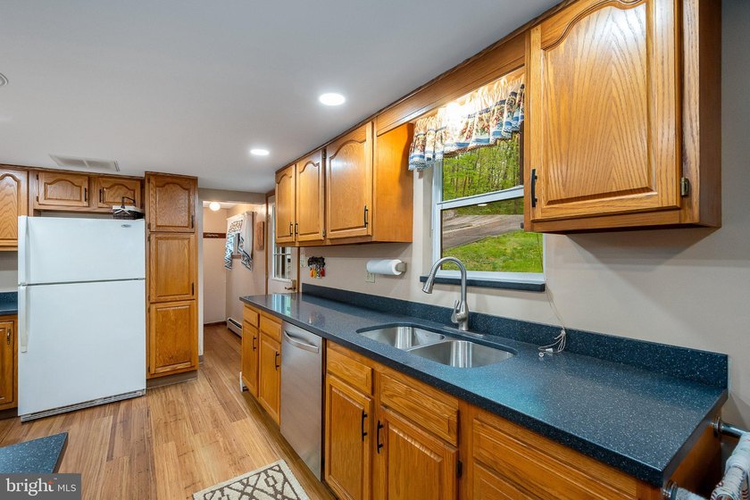 Beautiful stone lakefront home! This property has 2 parcels with - photo 27