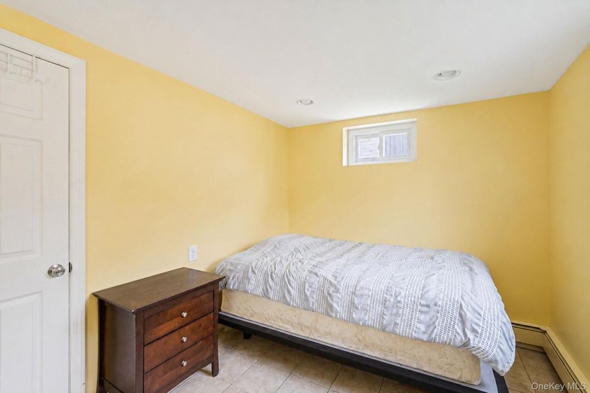 Welcome to your bright and inviting 3-bedroom, 2-bath ranch - photo 28