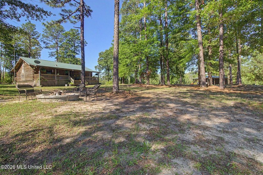 Tucked away among the rolling hills of South Mississippi, this - photo 29