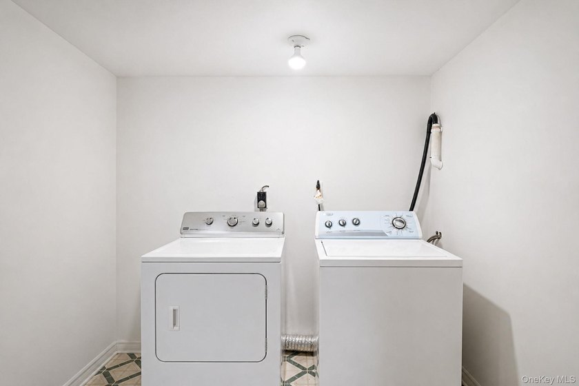 Welcome to your bright and inviting 3-bedroom, 2-bath ranch - photo 29