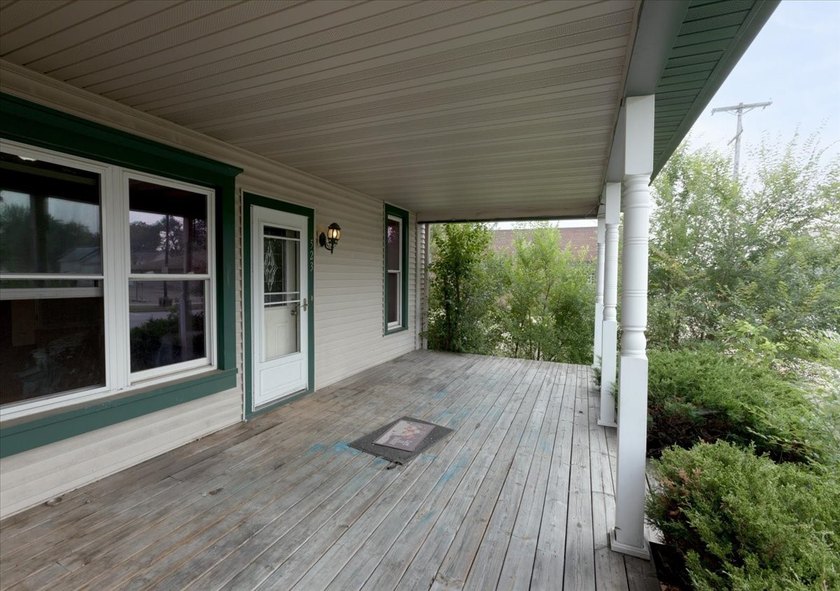 Excellent investment opportunity or ideal owner-occupant duplex! - photo 3