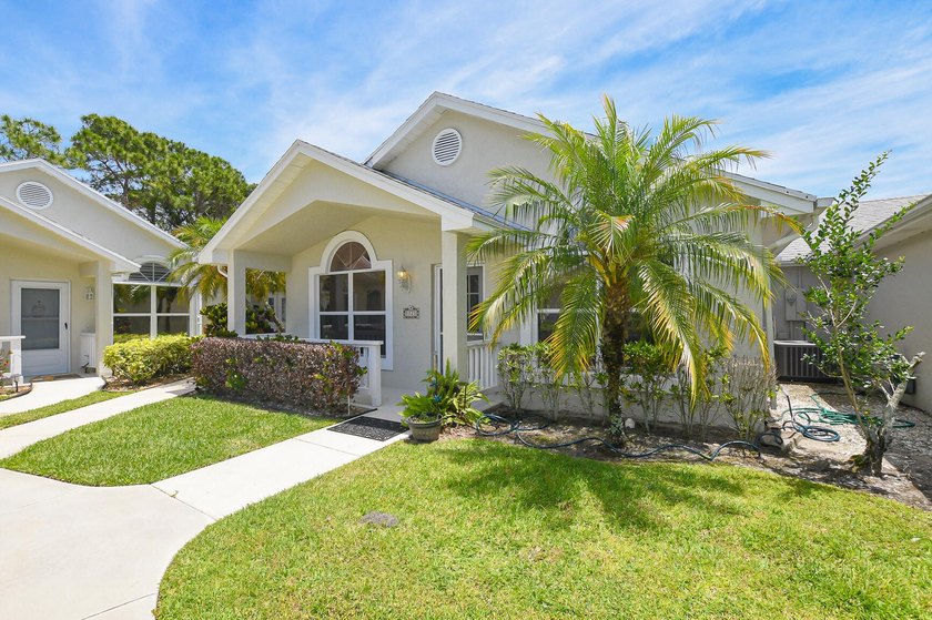 Move-in ready 2/2 Jasmine Villa in a charming courtyard setting - photo 4