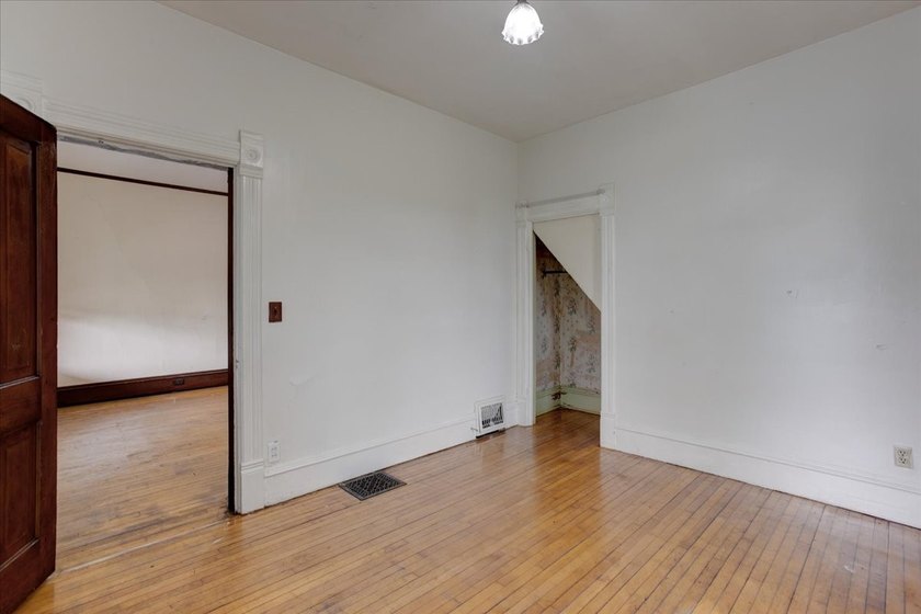 Excellent investment opportunity or ideal owner-occupant duplex! - photo 6