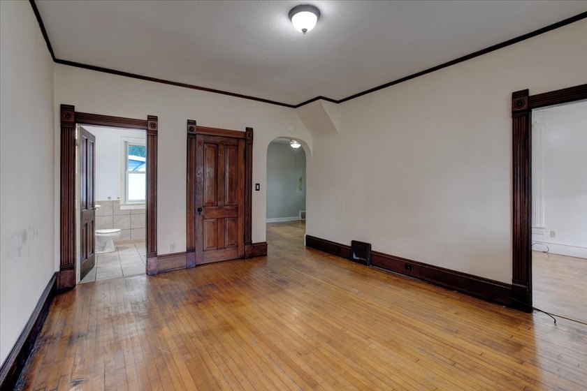 Excellent investment opportunity or ideal owner-occupant duplex! - photo 8