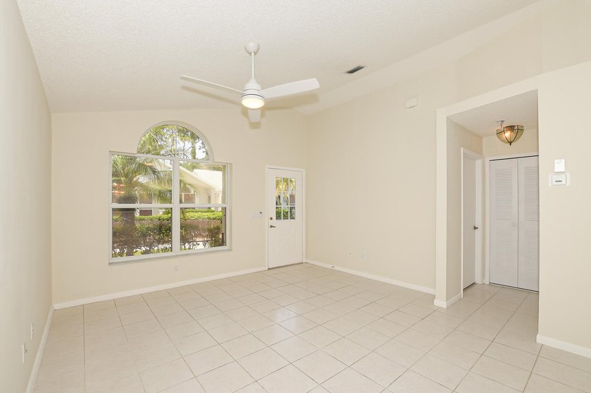 Move-in ready 2/2 Jasmine Villa in a charming courtyard setting - photo 10