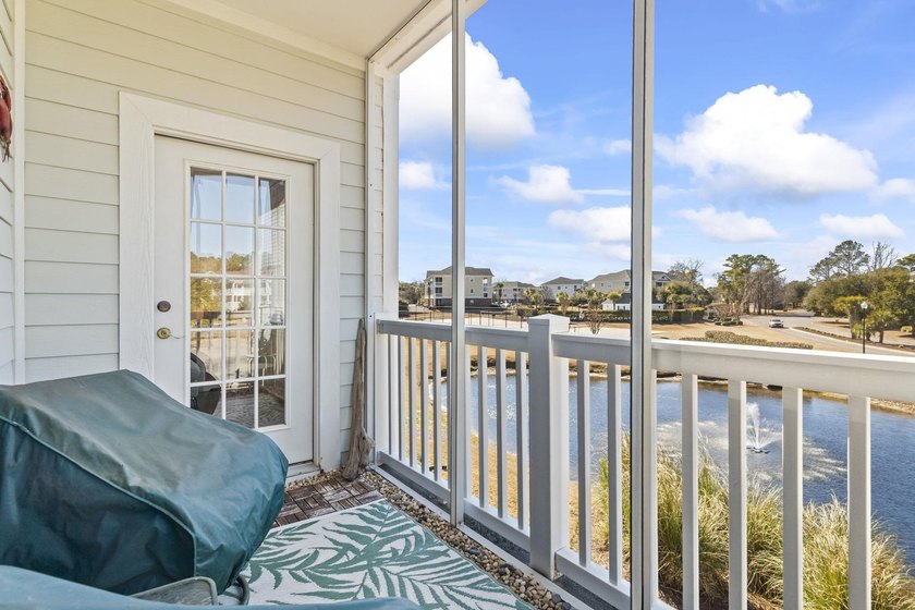 Beautiful 1-bedroom, 1-bath end unit located in the highly - photo 3