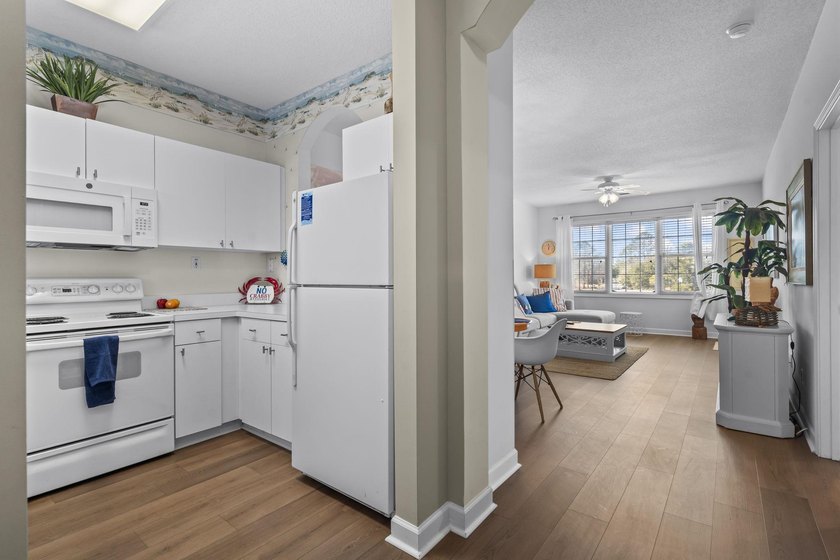 Beautiful 1-bedroom, 1-bath end unit located in the highly - photo 6