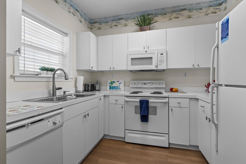 Beautiful 1-bedroom, 1-bath end unit located in the highly - photo 7