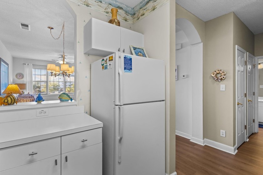 Beautiful 1-bedroom, 1-bath end unit located in the highly - photo 9