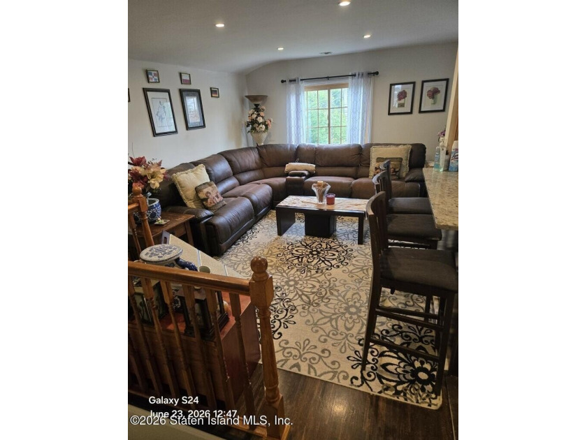 Superb Annadale location near train, buses, shops and - photo 5
