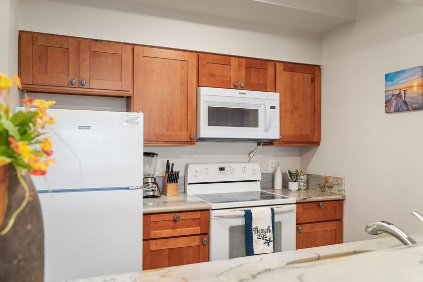 Beautifully Updated 1BR/1BA Condo. This turnkey unit in the - photo 12