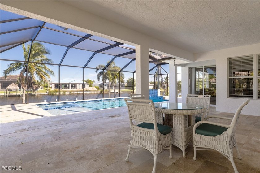 Gulf-access canal frontage - Brand-new pool &amp; spa - Dual-zone - photo 13