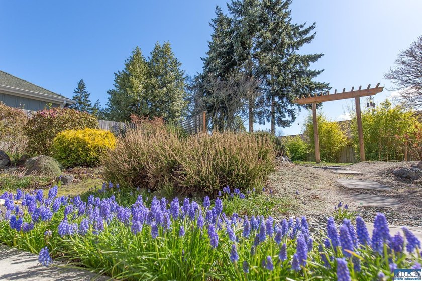 Quality-built custom home by Joe Fazio. Golf course views from - photo 13